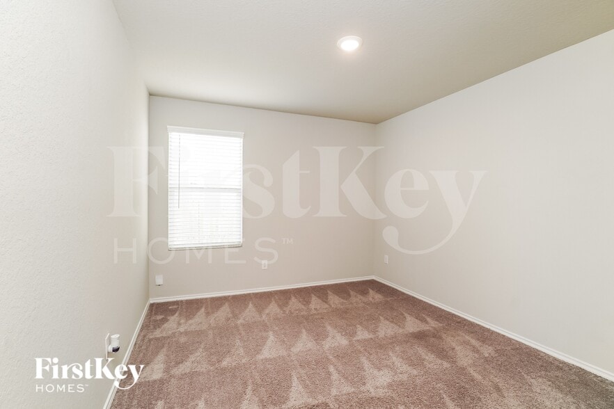 Building Photo - 10786 Prusiner Dr