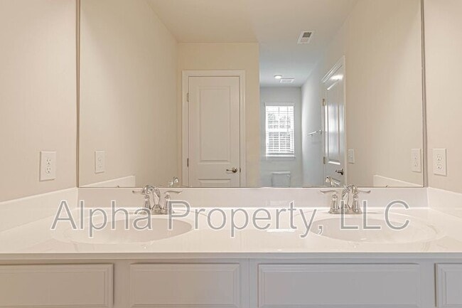 Building Photo - 522 Huntingdale Pl