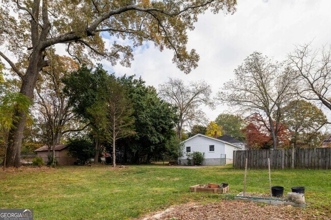 Building Photo - 5450 E Mountain St