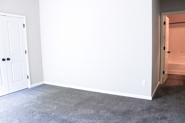 Building Photo - 1266 Coachman Way
