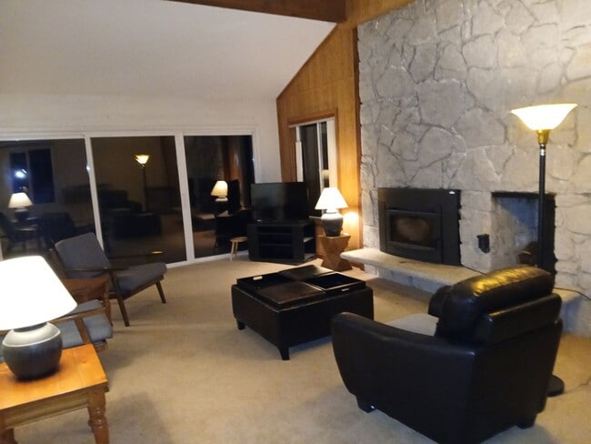 Building Photo - HS01