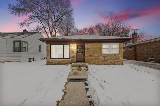 Primary Photo - 8837 S Talman Ave