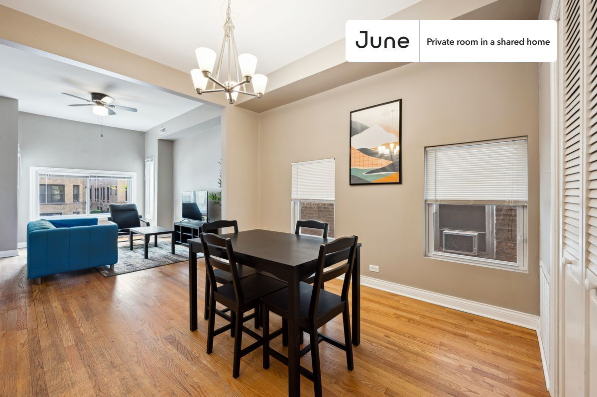 Building Photo - Private bedroom in 3 bed/1 bath Home