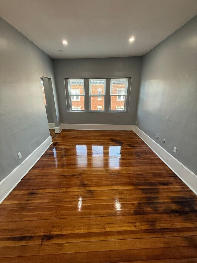 Building Photo - 2mil