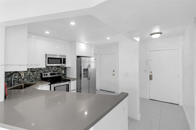 Building Photo - 1690 NE 191st St