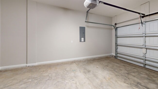 Building Photo - 1032 Moen Lp