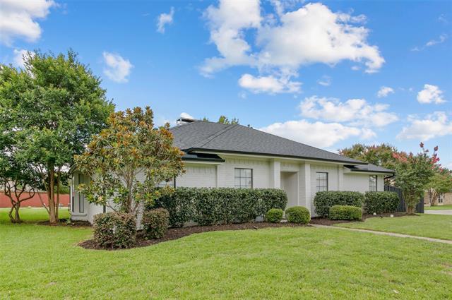 Building Photo - 2600 Summertree Dr