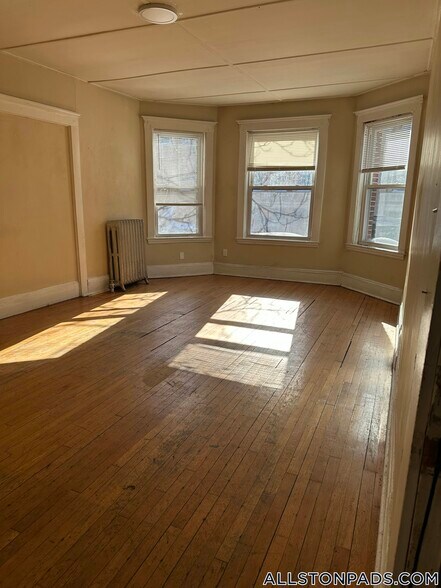 Building Photo - 192 Kelton St