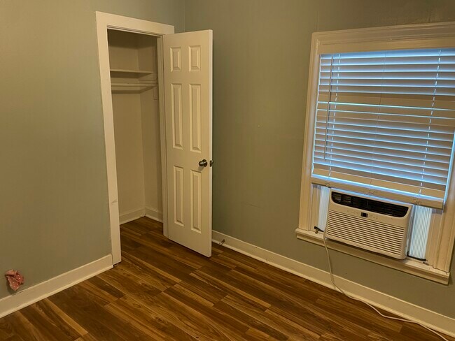 Building Photo - 6316 Victoria St