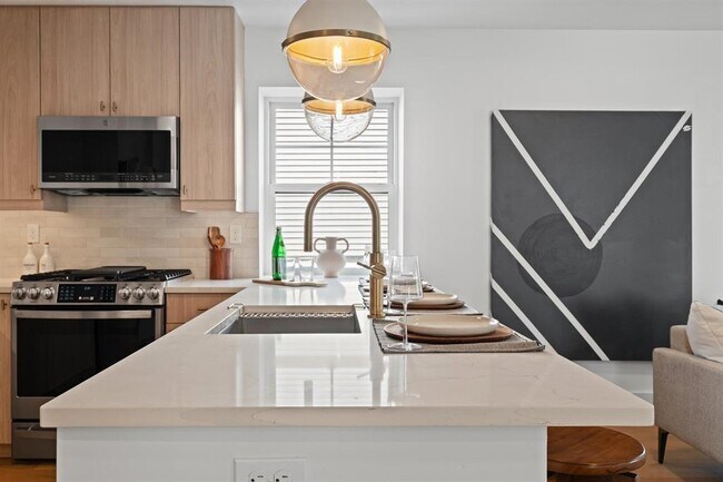 Building Photo - 525 AVENUE E