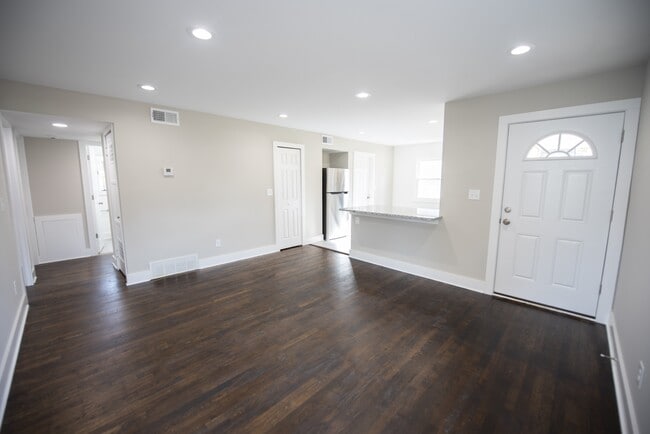 Building Photo - 5859 Porter Rd