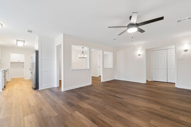 Building Photo - 3 BD 2 BA