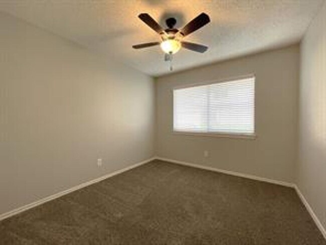 Building Photo - 10910 Red Cedar Dr