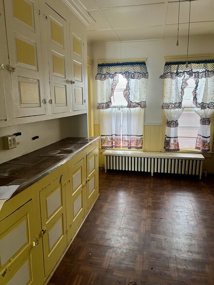 Building Photo - 163 Market St