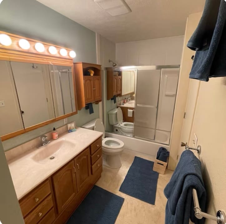 Full bathroom - 12107 Horseshoe Dr