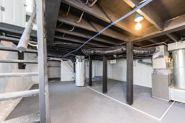 Building Photo - 2-Bedroom Home with Flexible Bonus Room Near Downtown Columbus