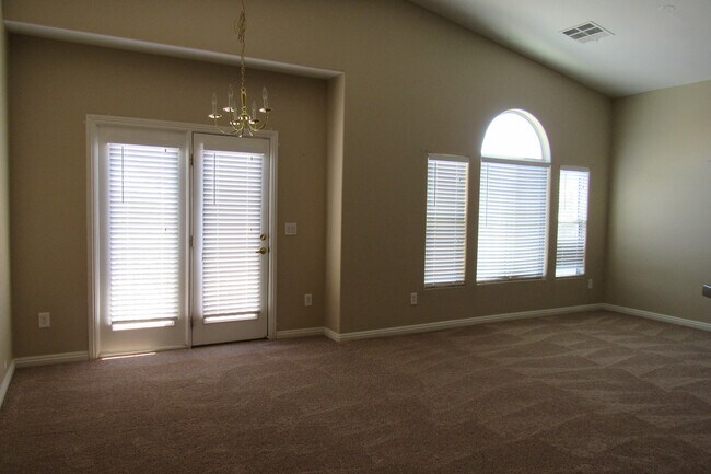 Building Photo - AMAZING 2 STORY TOWNHOME LOCATED IN A GATE...