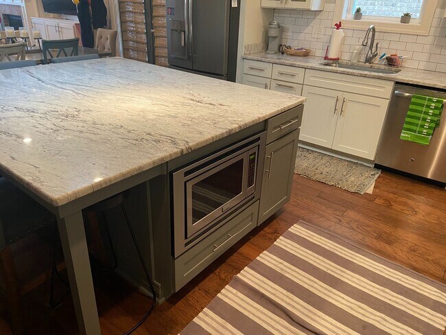 Building Photo - 4BR/4.5BA Furnished Townhome For Rent