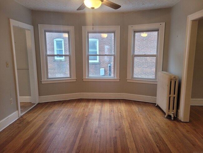 Building Photo - 544 Franklin Ave