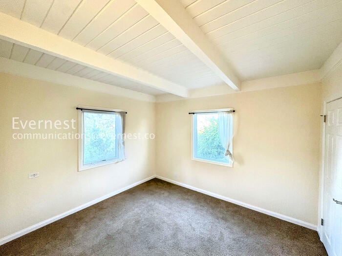 Building Photo - 537 Madison St