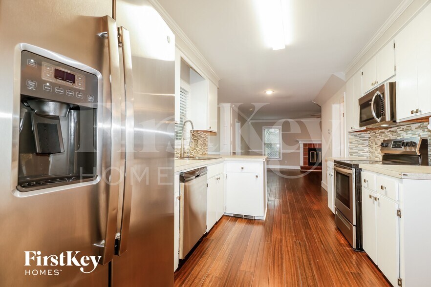 Building Photo - 120 Fox Chase Dr