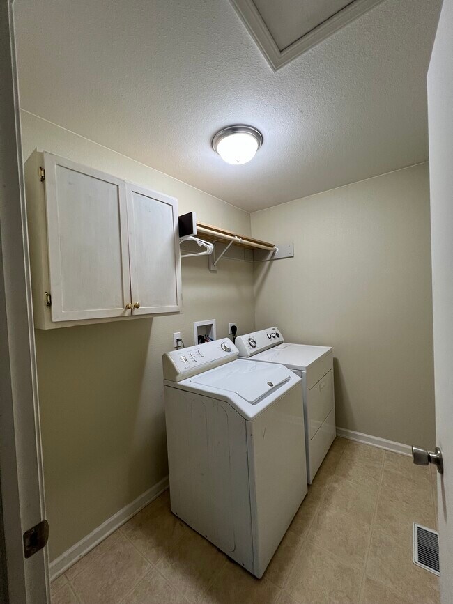 Building Photo - 19618 T St