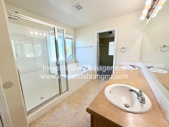 Building Photo - 17383 N Chouteau Ave