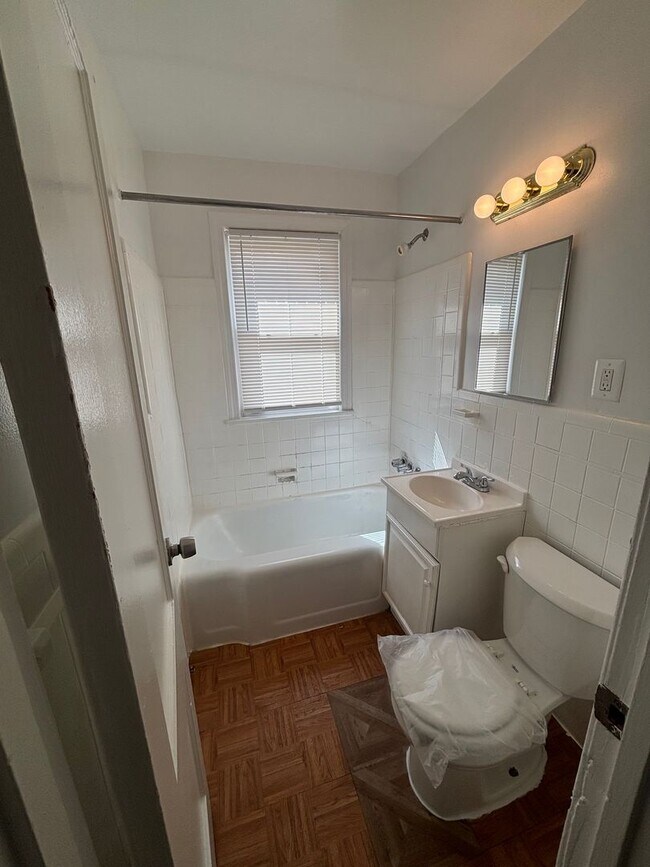 Interior Photo - 135 KENNEDY ST NW