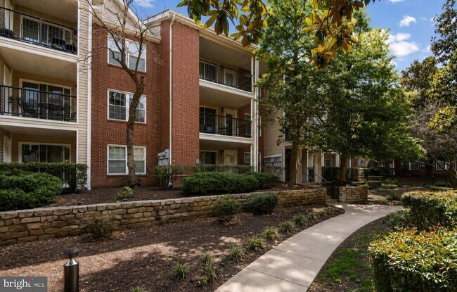 Building Photo - 3308 Wyndham Cir