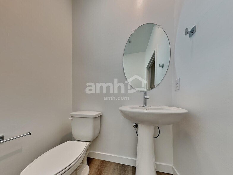 Building Photo - 6474 E Paseo Alga