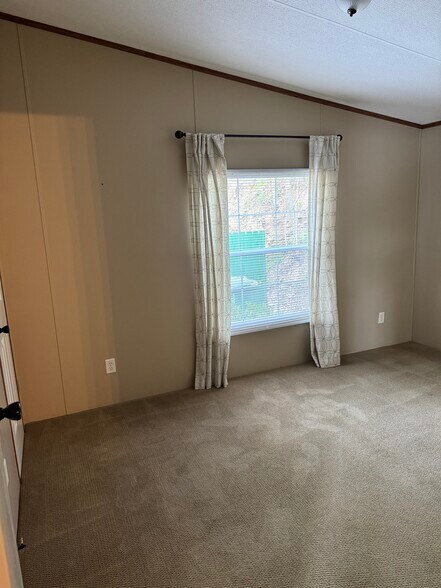 Building Photo - 5715 Bluebird St