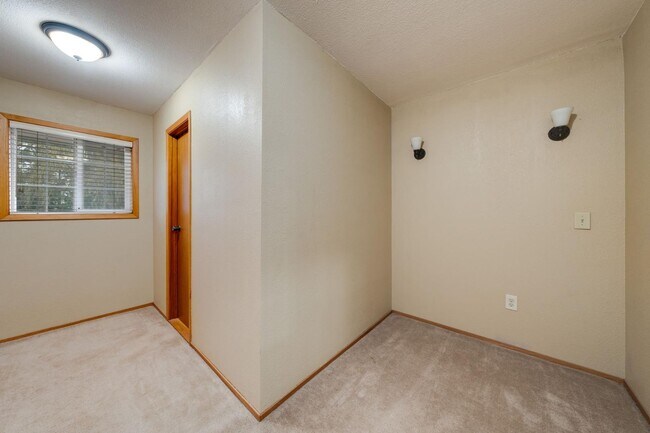 Building Photo - 12707 Leo Ln