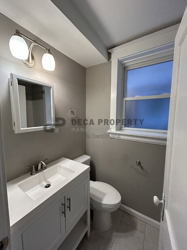 Building Photo - 6822 Waldemar Ave