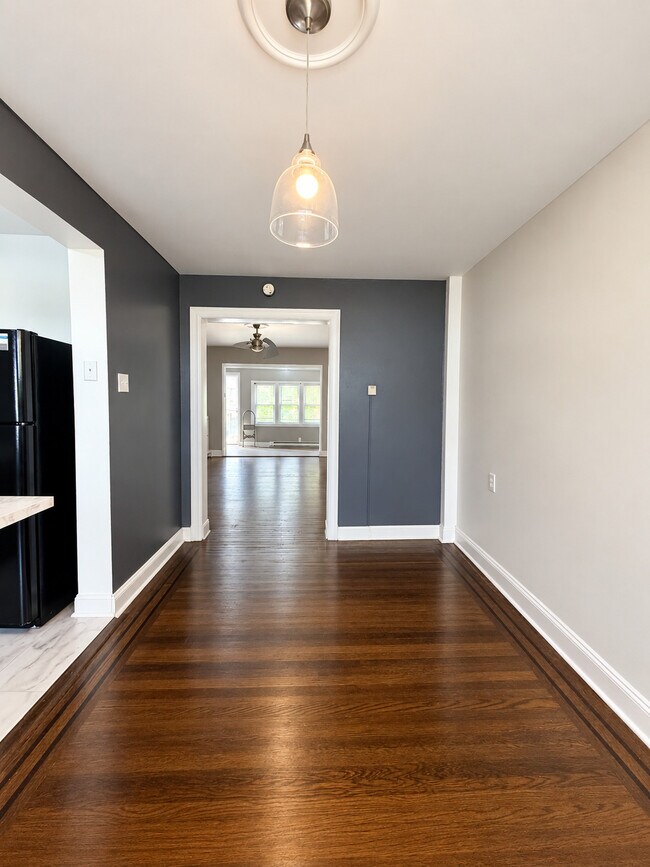 Building Photo - 6744 Linmore Ave