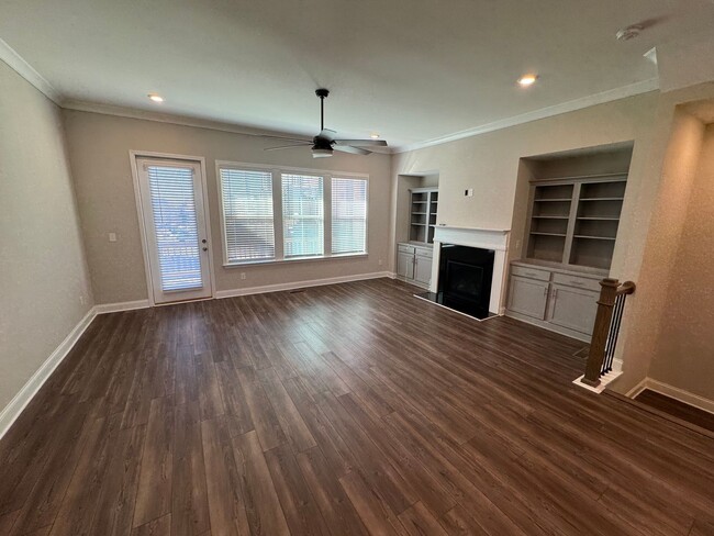 Building Photo - Affluent 3 Bedroom 3.5 Bath Townhome in th...