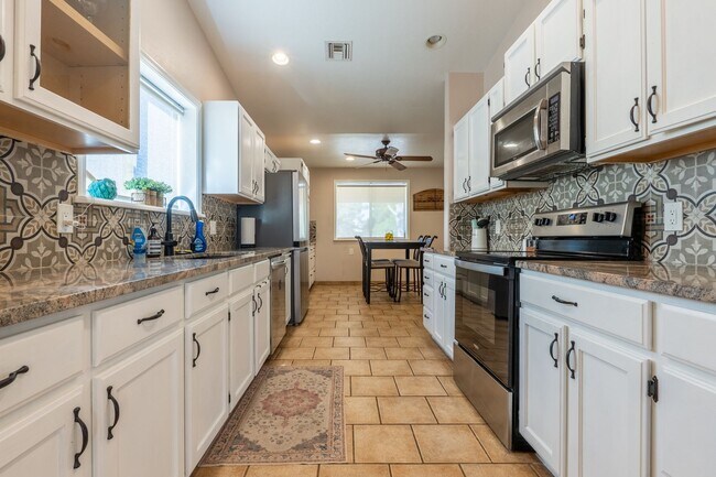 Building Photo - ?? 4 Bed / 2 Bath Mesa del Sol Home with Golf Course Views | Furnished or Unfurnished Option Avai...