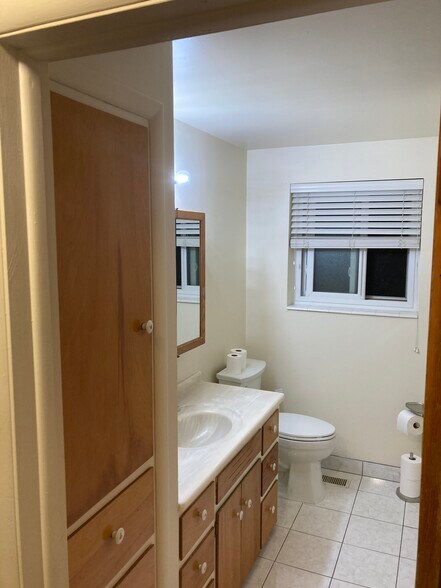 Main Bathroom - 615 E 250 N
