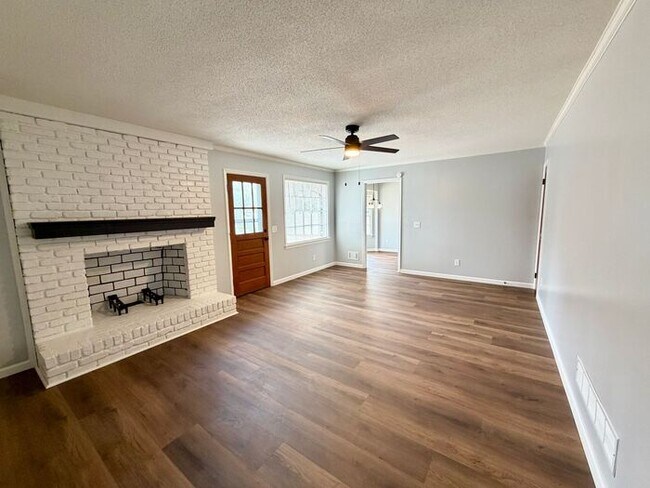 Building Photo - Irmo-Offering Self Guided Tour with RENTLY!