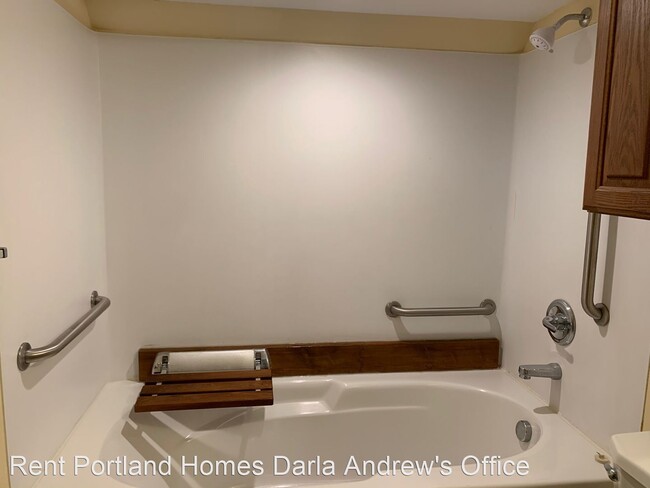 Building Photo - 1 br, 1 bath House - 9617 N Kalmar Street #B