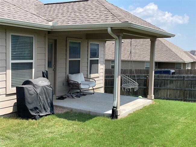 Building Photo - 13313 Henneman Dr