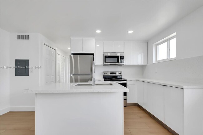 Building Photo - 1632 NW 16th Terrace