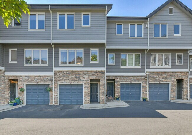 Building Photo - $2,345.95 - HALF OFF First Month's Rent - 2 Beds, 2 Baths, Condo in Littleton with Fireplace and ...