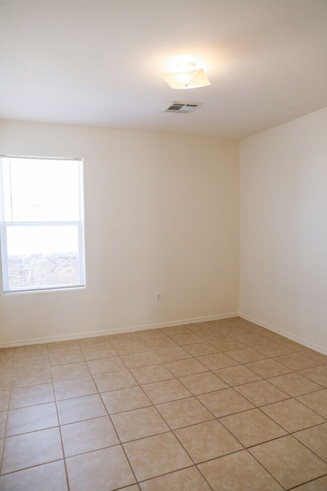 Building Photo - Nice and Spacious 4 Bedroom home Off Hwy 70 & Mesa Grande