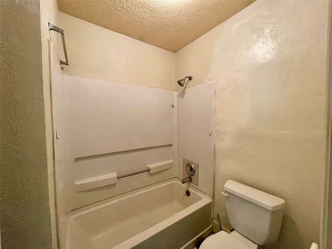 Building Photo - 6310 Star Lake Dr