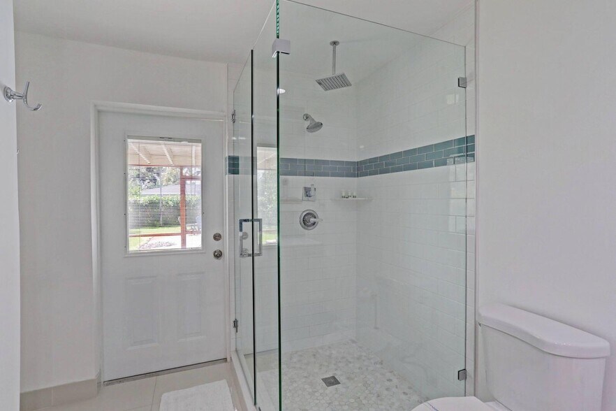 Building Photo - 7115 Venetian Way