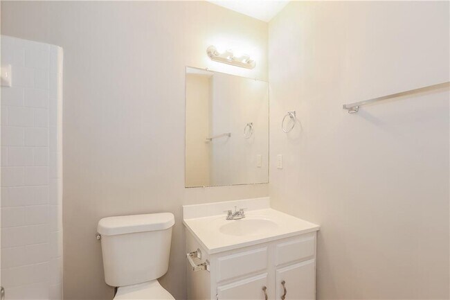 Building Photo - 442 Sherwood Oaks Rd