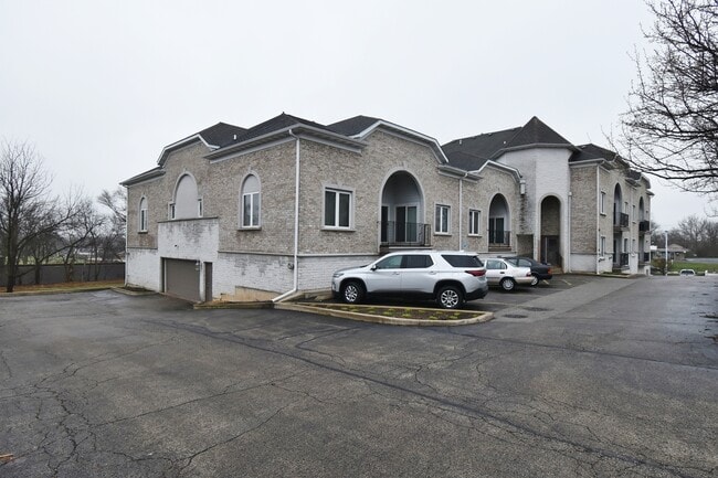 Primary Photo - 1990 Larkin Ave