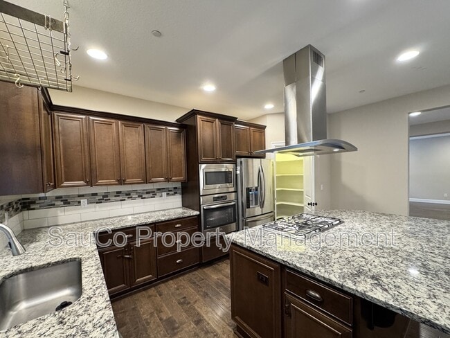 Building Photo - 11877 NW Cedar Ct