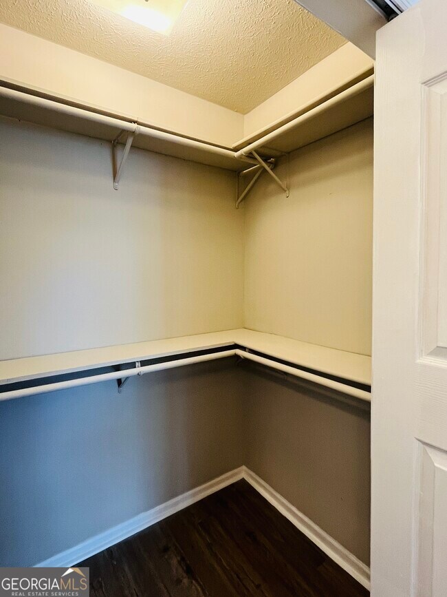 Building Photo - 900 Park Ave