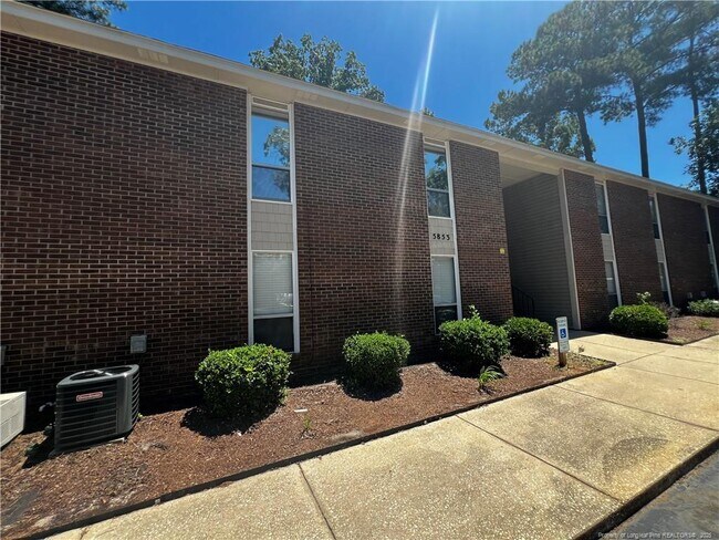 Building Photo - 5853 Century Oaks Dr